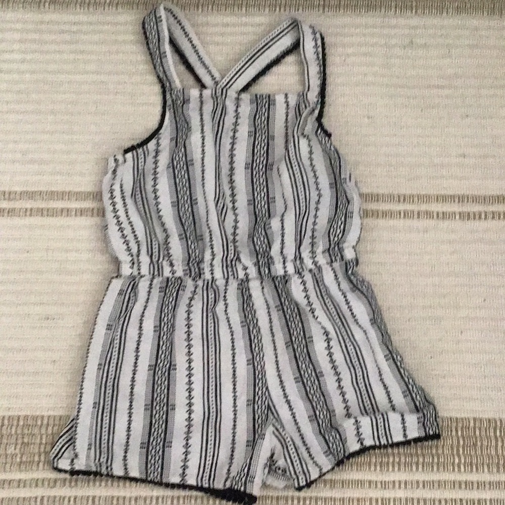 Cute black& white dress